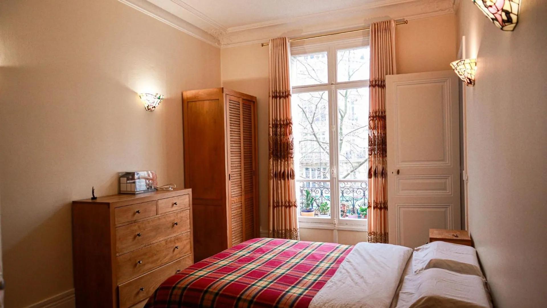 Grand Appart Proche Champs Elysees Paris Apartment
